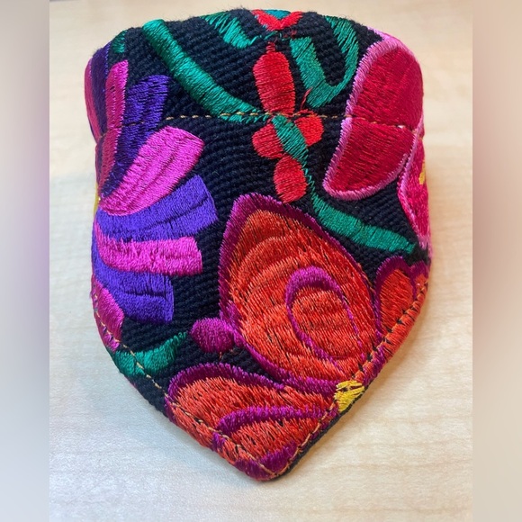 Vibrant floral Embroidered Dog Collar with leather strap – Size XS NEW - Picture 1 of 6